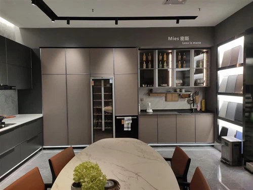 धातु रसोई अलमारियाँ